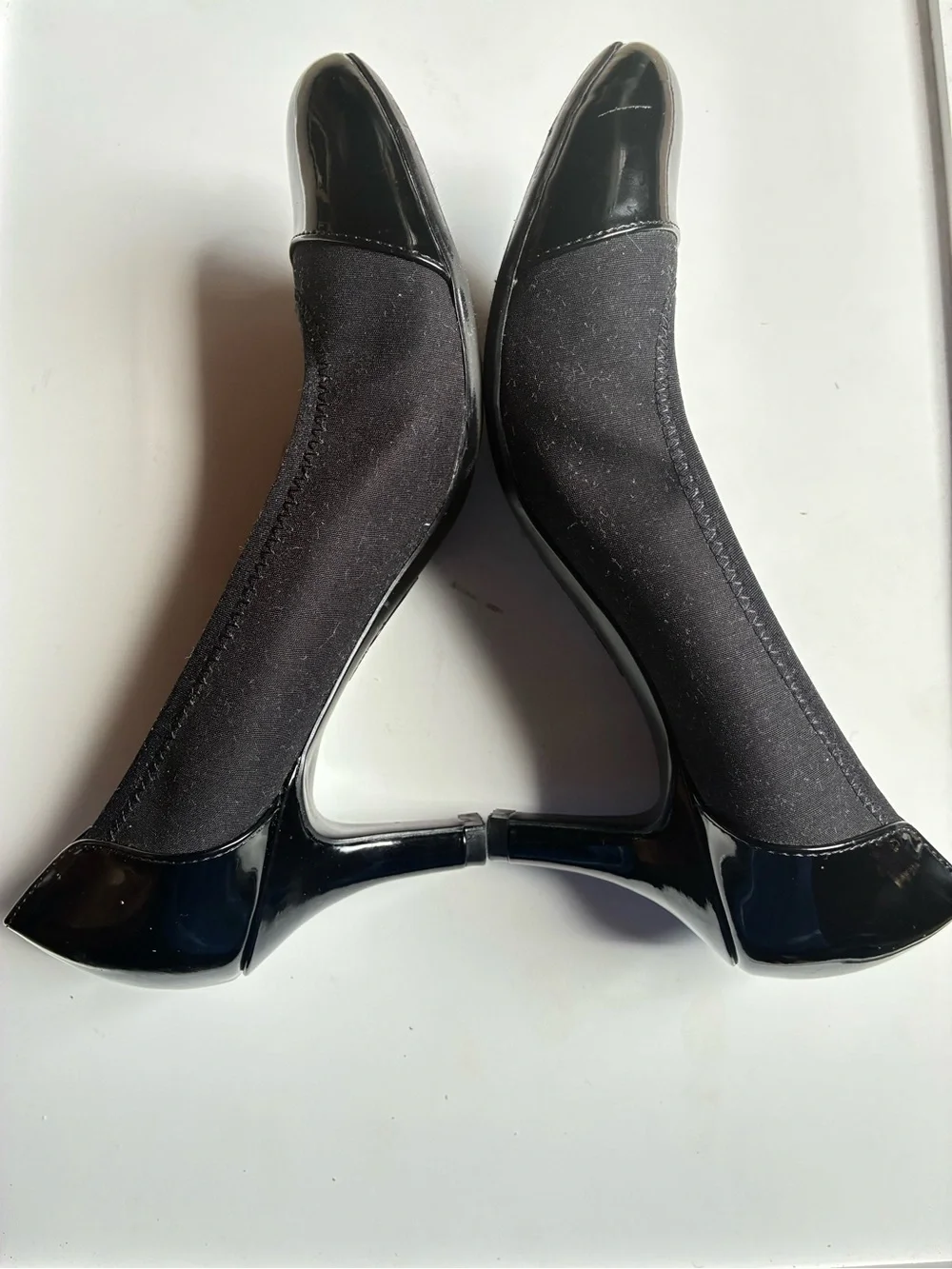 Life Stride Two-Tone Gray and Black Comfort Pumps